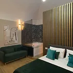 לינה וארוחת בוקר Rifugio Borbonico פורטיצ'י