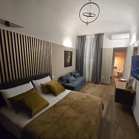 Rifugio Borbonico 3* بورتيشي