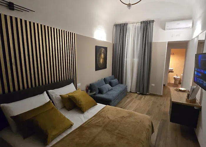 Rifugio Borbonico 3* بورتيشي